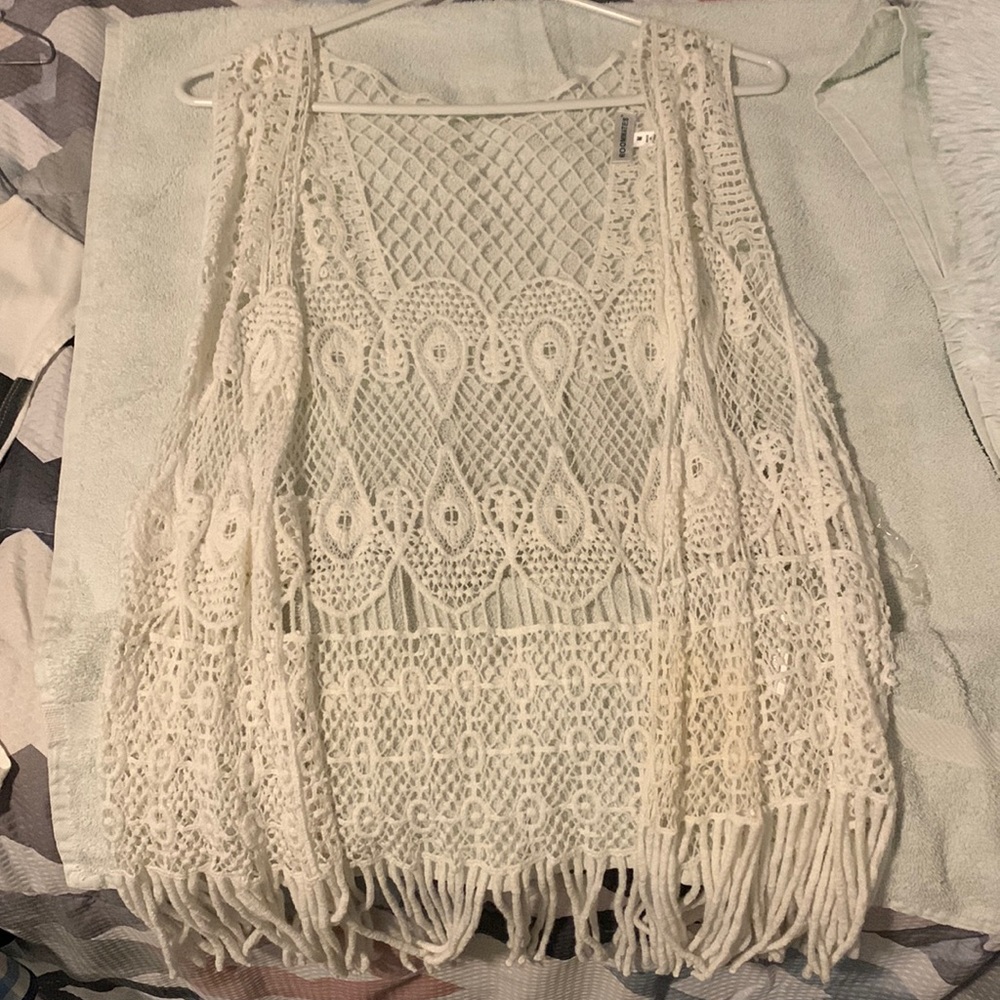 NEW! Women’s sleeveless cardigan